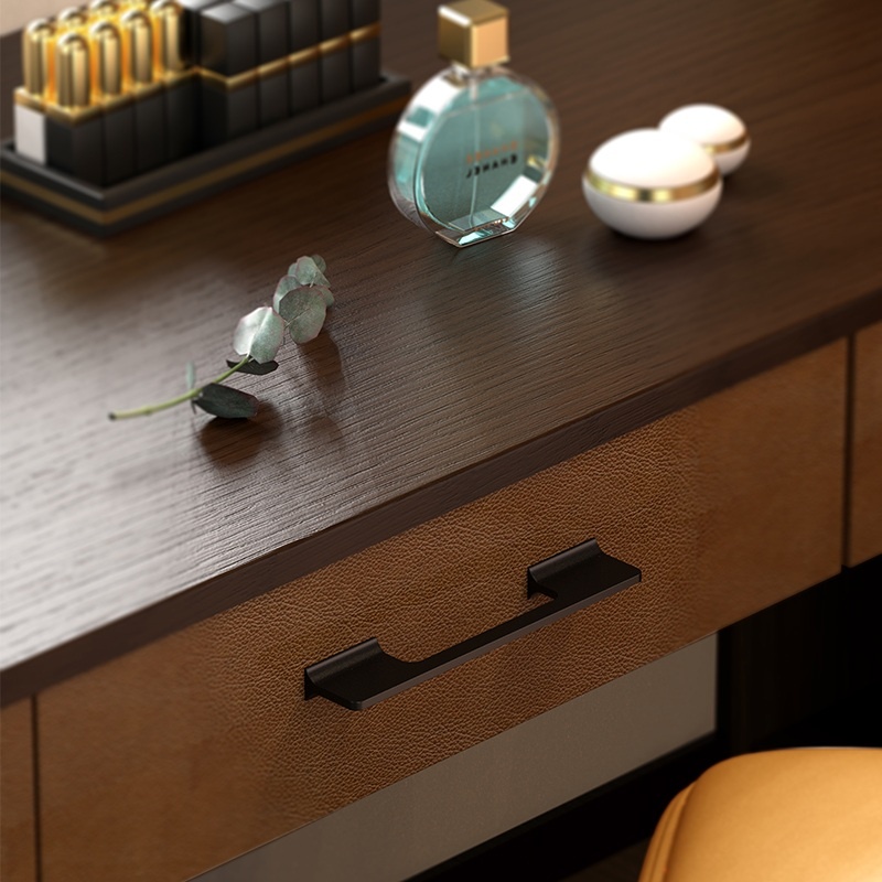 Cabinet handle