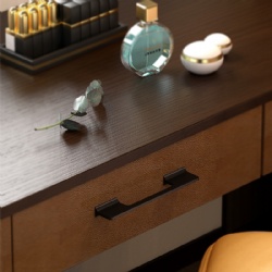 Cabinet handle